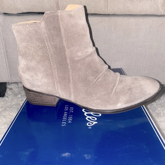 Seychelles Garnet - Taupe Bootie - Picture 1 of 3